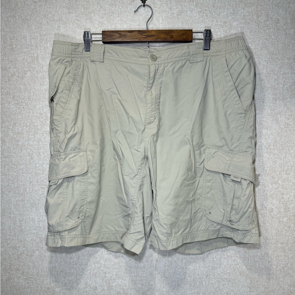 Columbia Titanium Omni Dry Beige Cargo Shorts Hiking Fishing Packable Size XL